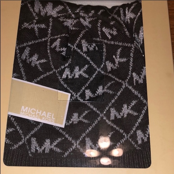 Michael kors scarf and hat set - Picture 3 of 4